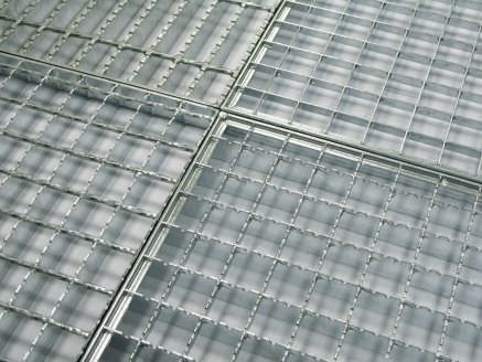 Как выбрать противоскользящий настил для зимнего периода