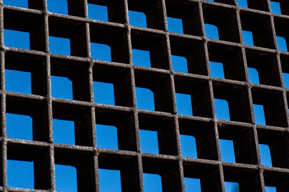 Сравнение материалов: композитные настилы и стальные