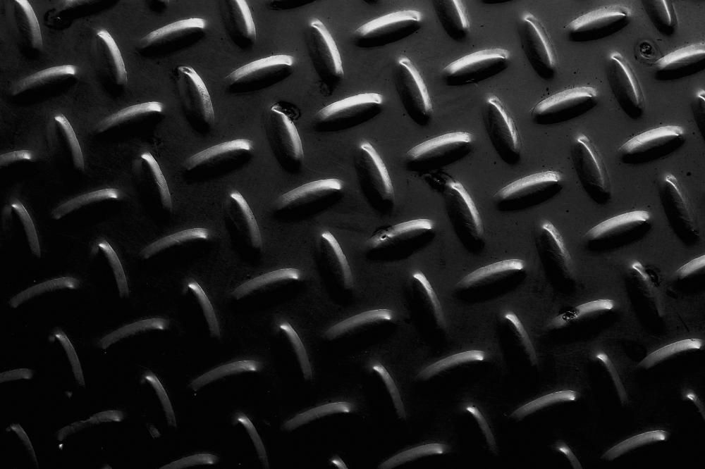 Почему настилы из нержавеющей стали популярны весной