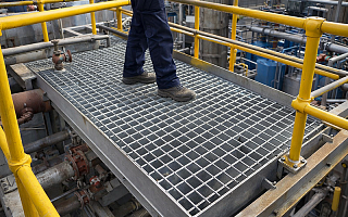 Сварной решетчатый настил: где применять и когда он выгоднее прессованного