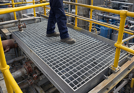 Сварной решетчатый настил: где применять и когда он выгоднее прессованного