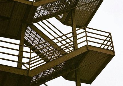 Решетчатые настилы: обзор популярных решений для внешних лестниц