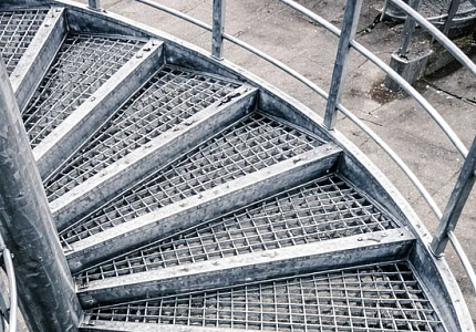 Почему стоит выбирать оцинкованные настилы