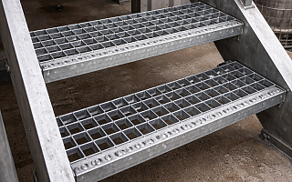 Решетки для ступеней: как подобрать вставку/решетку под уличные ступени и не ошибиться