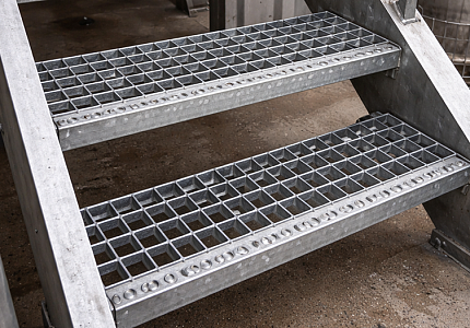 Решетки для ступеней: как подобрать вставку/решетку под уличные ступени и не ошибиться